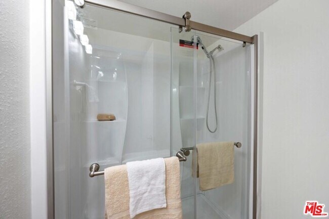 Building Photo - 10535 Wilshire Blvd