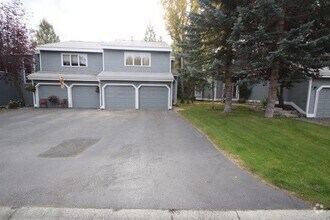 Building Photo - 3 Bedroom East Anchorage Townhouse!