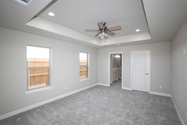 Building Photo - 4707 Carmel Ave