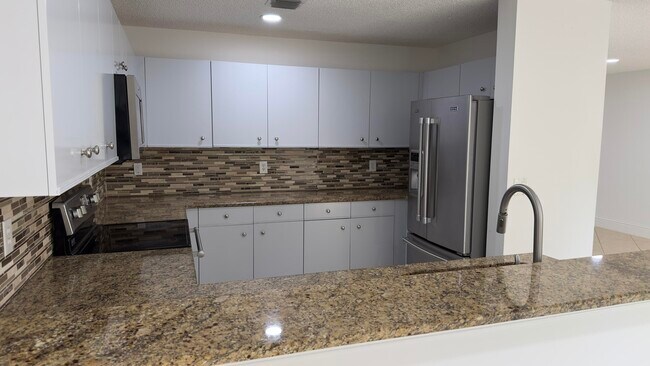 Building Photo - 4068 Eastridge Dr