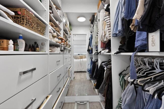 Building Photo - 976 SW 11th St