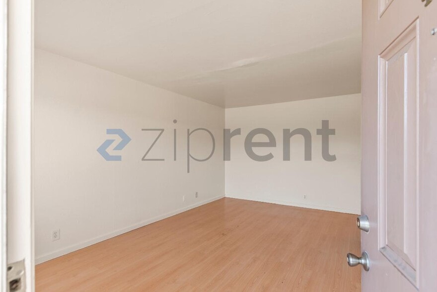 Building Photo - 7630 Lockwood St