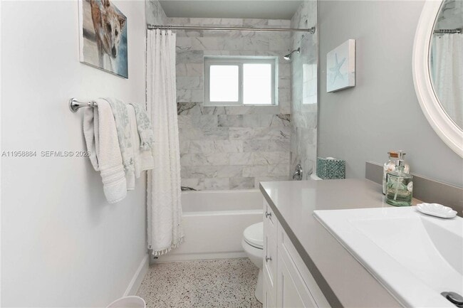 Building Photo - 930 N 11th Ct