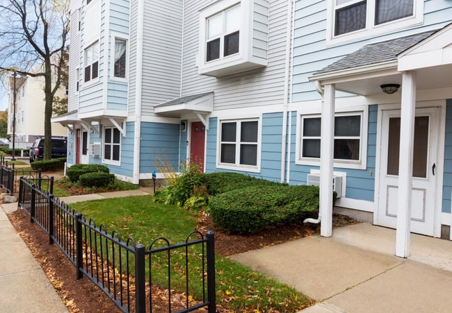 Building Photo - 675 Parker St