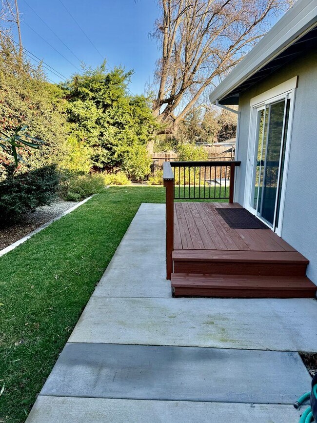 Building Photo - Beautiful Fair Oaks home