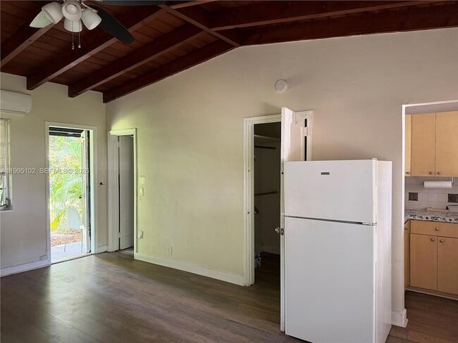 Building Photo - 1580 NE 145th St