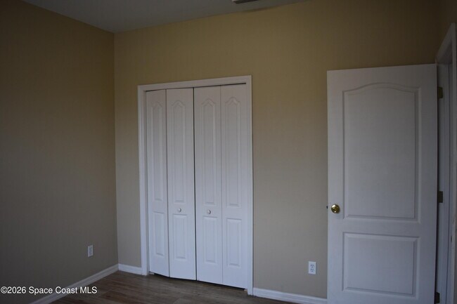 Building Photo - 1040 Venetian Dr