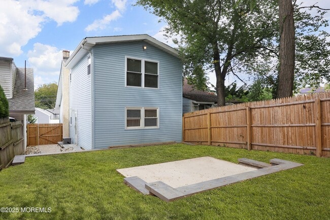 Building Photo - 811 Shore Concourse