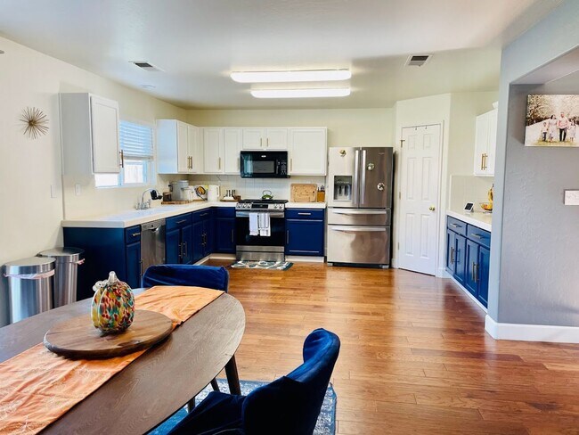 Building Photo - 5 Br 3.5 Ba with pool available soon
