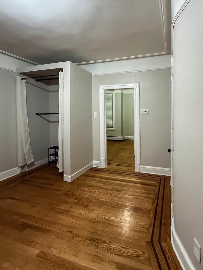 Building Photo - 391 Woodlawn Ave