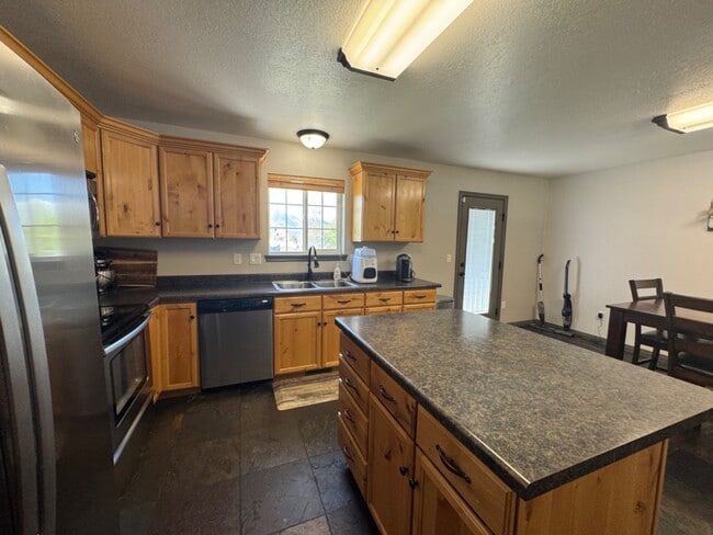 Building Photo - 3261 S 1500 W