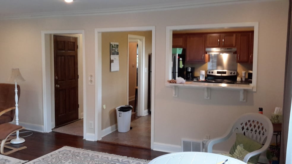 Building Photo - 1403 Summit Dr