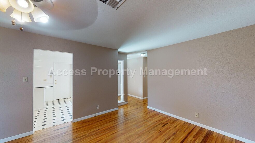Building Photo - 1002 Phelps Ave