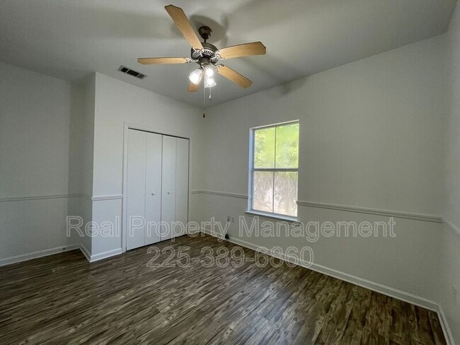 Building Photo - 9382 Pecan Tree Dr