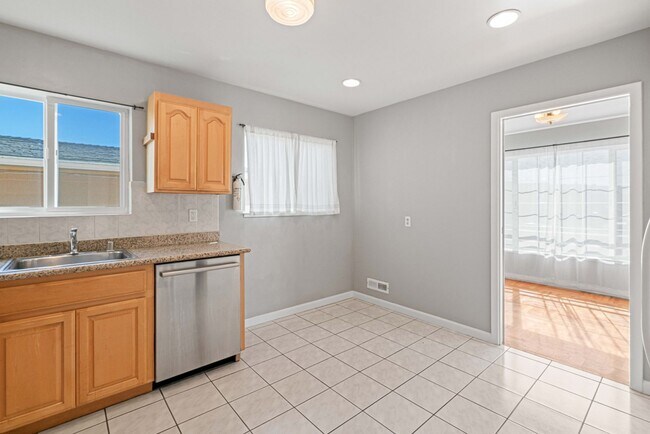 Building Photo - 101 Cerro Dr