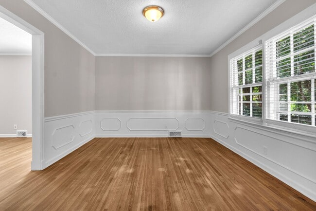 Building Photo - Newly Renovated 4-Bedroom Home in Germanto...