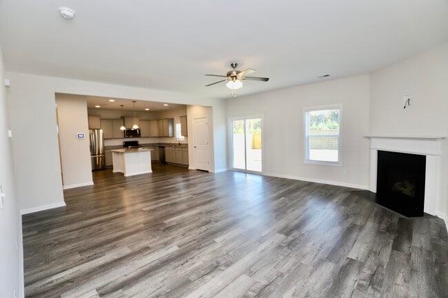 Building Photo - 1960 Barnhart Dr