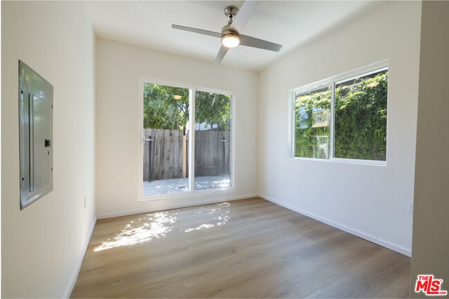 Building Photo - 5418 1/2 Smiley Dr