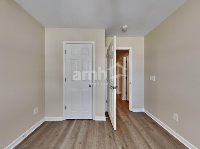 Building Photo - 103 Surlington Dr