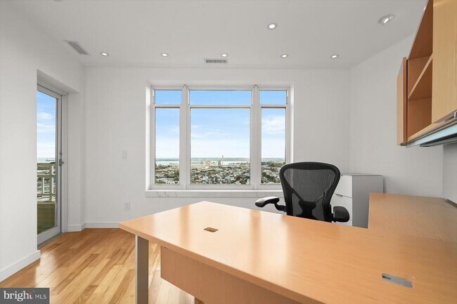 Building Photo - 100 Harborview Dr