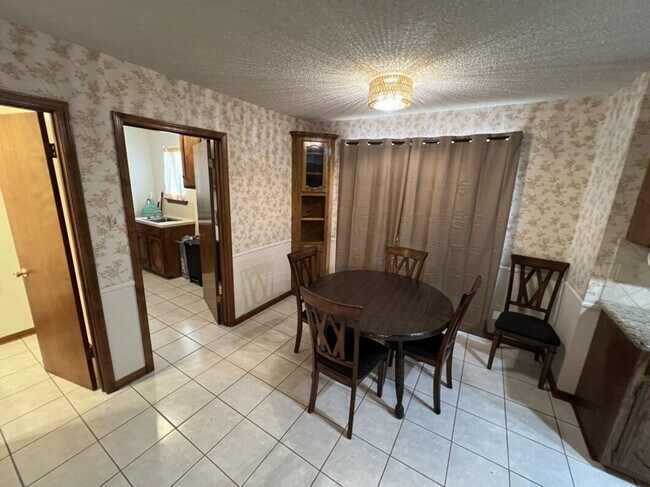 Building Photo - Spacious 4BR Brick Home with Office, Fireplace & Fenced Yard in Parkwood Terrace