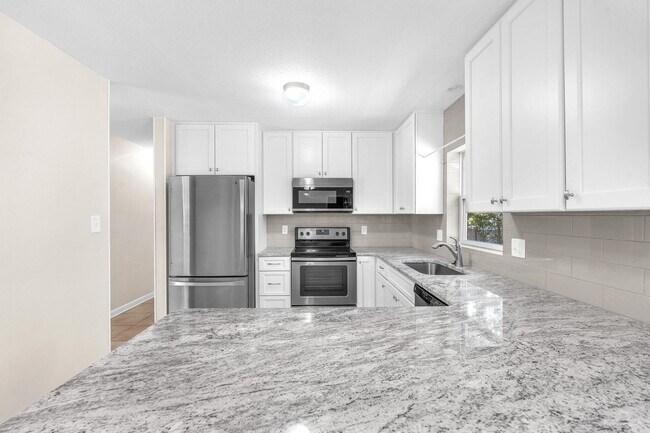 Building Photo - Updated Kitchen and Oversized Yard!