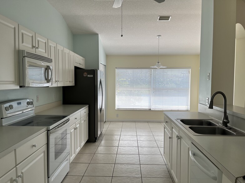 Building Photo - 1117 Compass Row