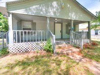 Building Photo - Adorable home in West Tulsa!