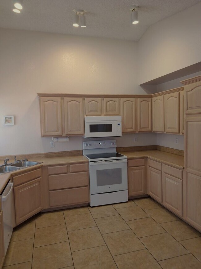 Building Photo - 73 S Cypress Ct