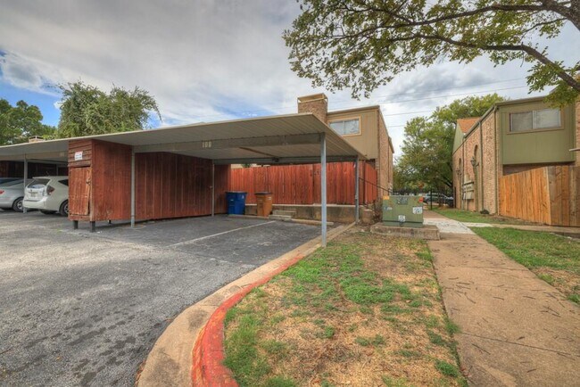 Building Photo - 9009 N Plaza