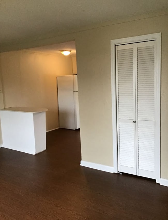 Building Photo - 533-543 Hollywell Ave