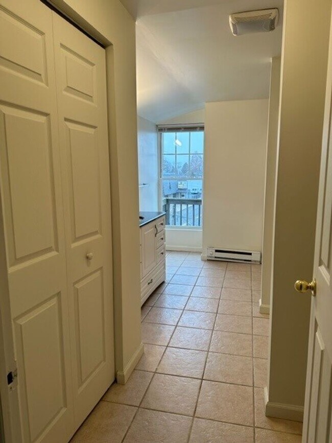 Building Photo - 201 S Market St