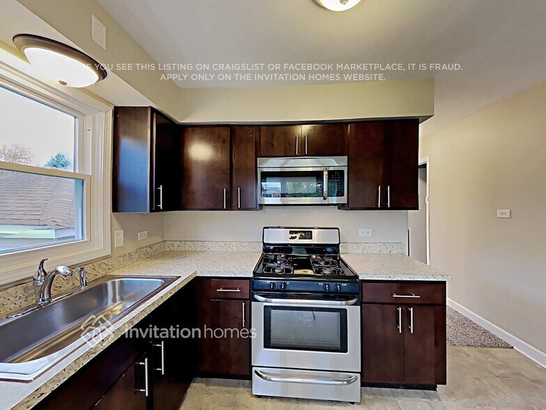 Building Photo - 6218 W 92nd St