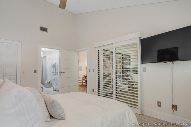 Building Photo - 204 Sea Oats Dr