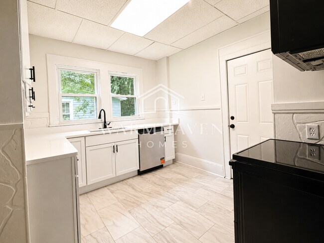 Building Photo - 1007 Delia Ave