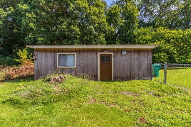 Building Photo - Cute 3 bedroom, 1 bathroom in High Point