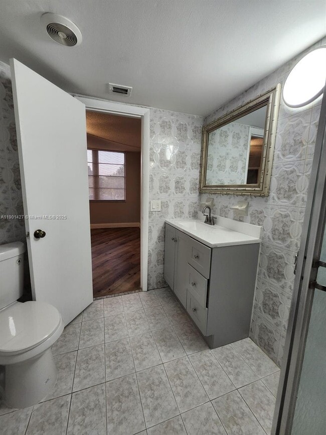 Building Photo - 212 Lake Pointe Dr