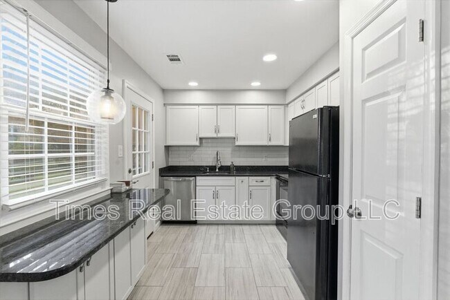 Building Photo - 136 Brookfield Ct