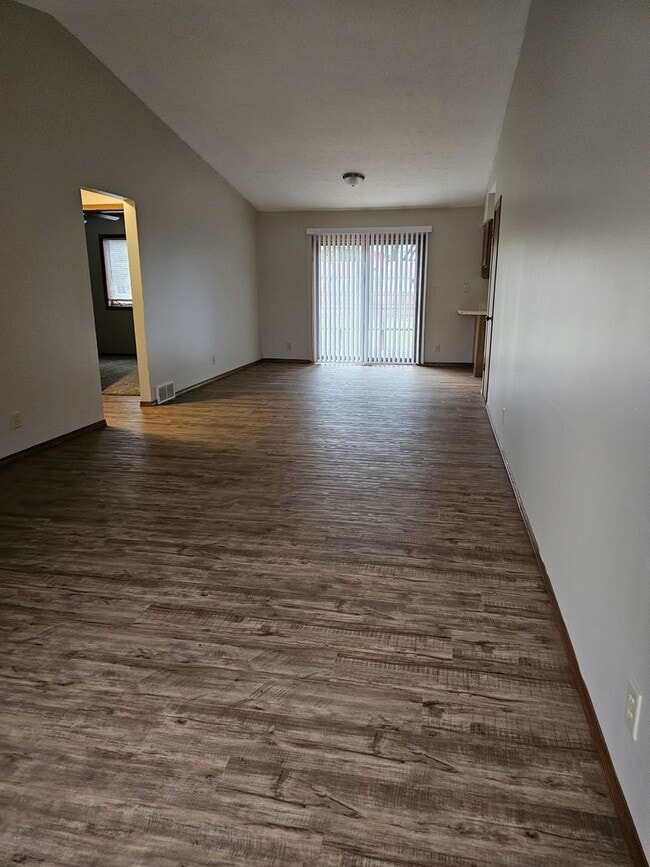 Building Photo - 802/804 Phoenix Ct