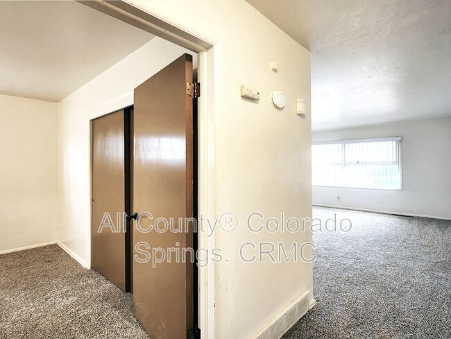 Building Photo - 212 N Logan Ave