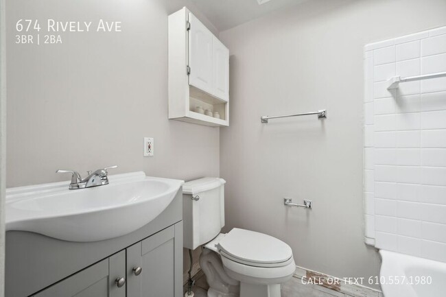 Building Photo - 674 Rively Ave