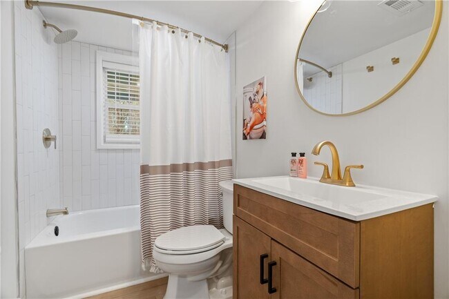 Building Photo - 2790 Sardis St