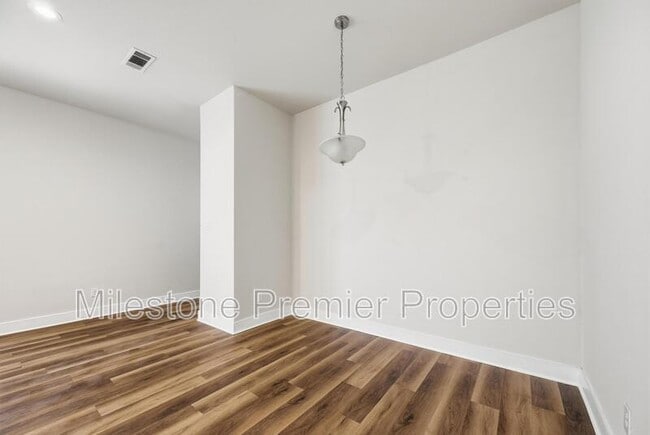 Building Photo - 1220 Jones St