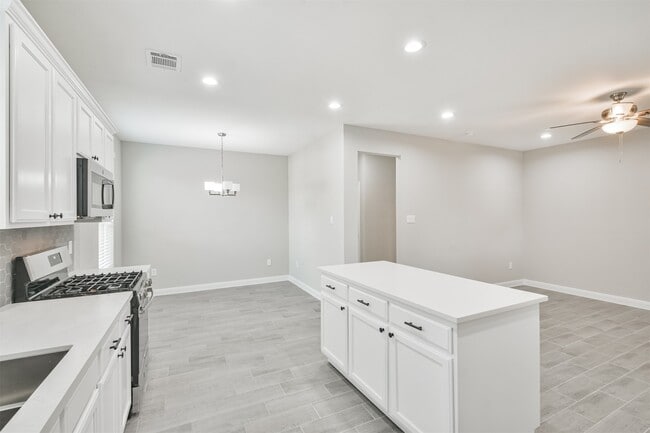 Building Photo - 7524 E Maxroy St