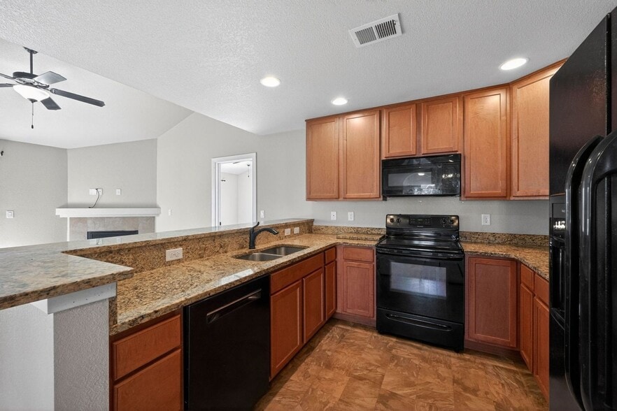 Building Photo - 4955 Hahns Peak Dr