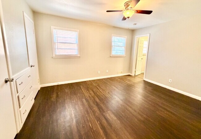 Building Photo - "Charming 3-Bed, 2-Bath Home with 1,410 Sq Ft in Lubbock's Heart"