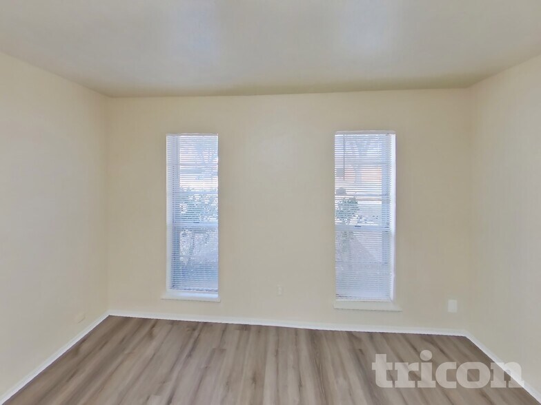 Building Photo - 345 Ivy Way