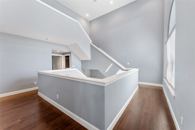 Building Photo - 9822 Marlink
