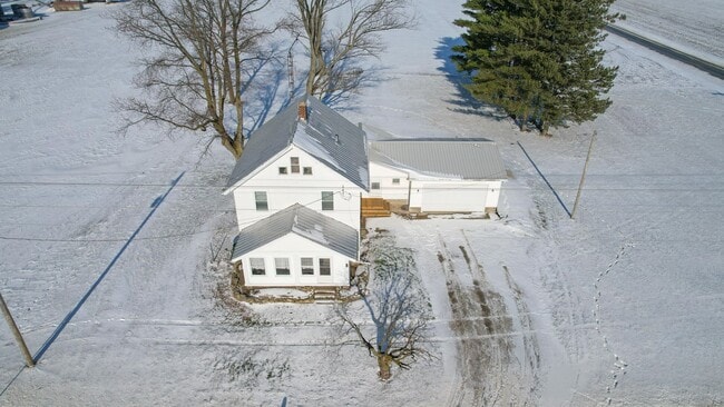 Building Photo - Large 4 Bedroom/2 Bath Home For Rent