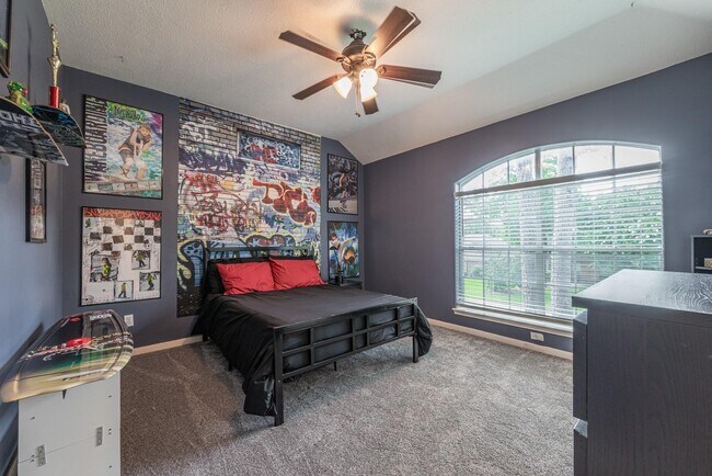 Building Photo - 1310 Big Pines